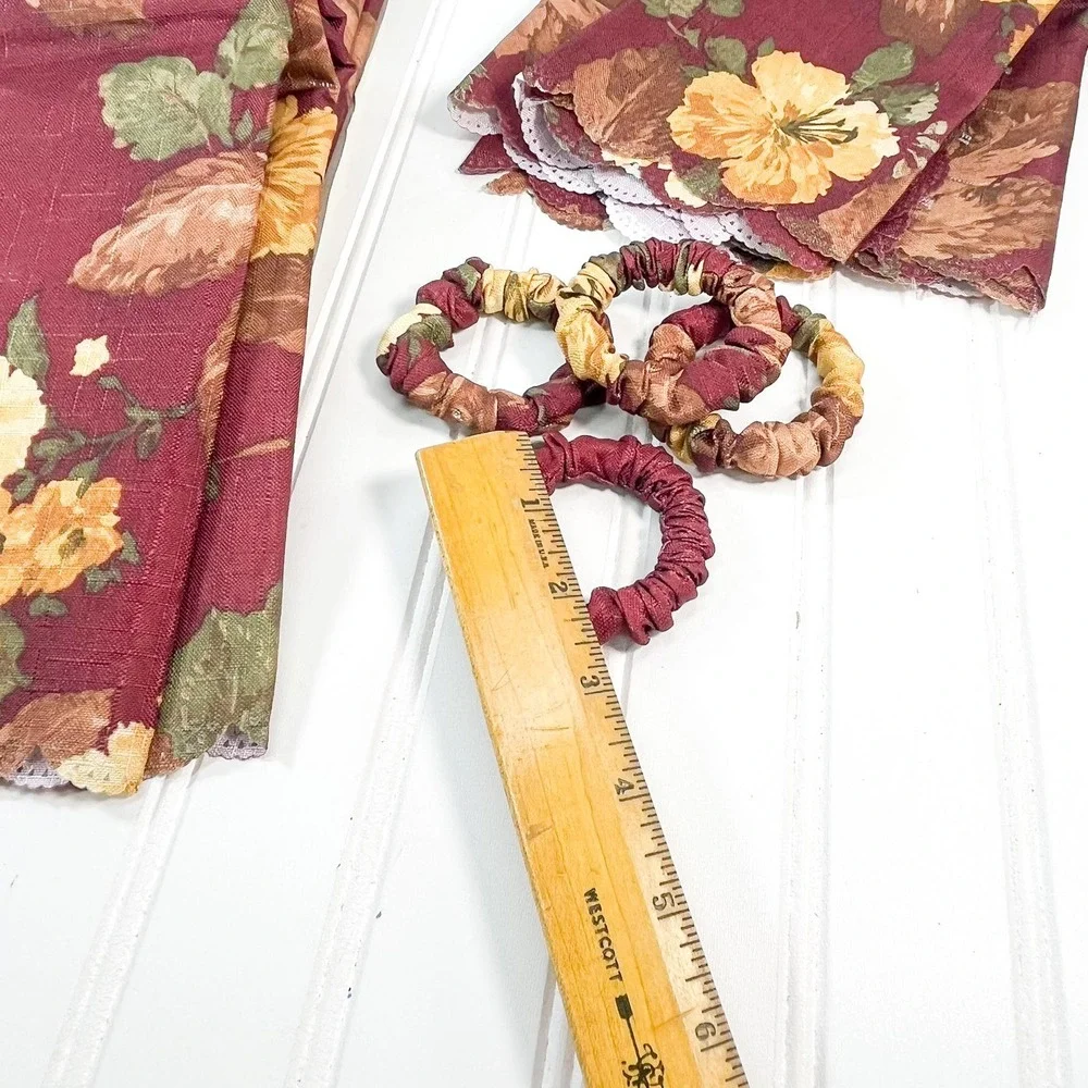 Vintage Floral Maroon Tablecloth Set - Retro Napkin Rings & Napkins